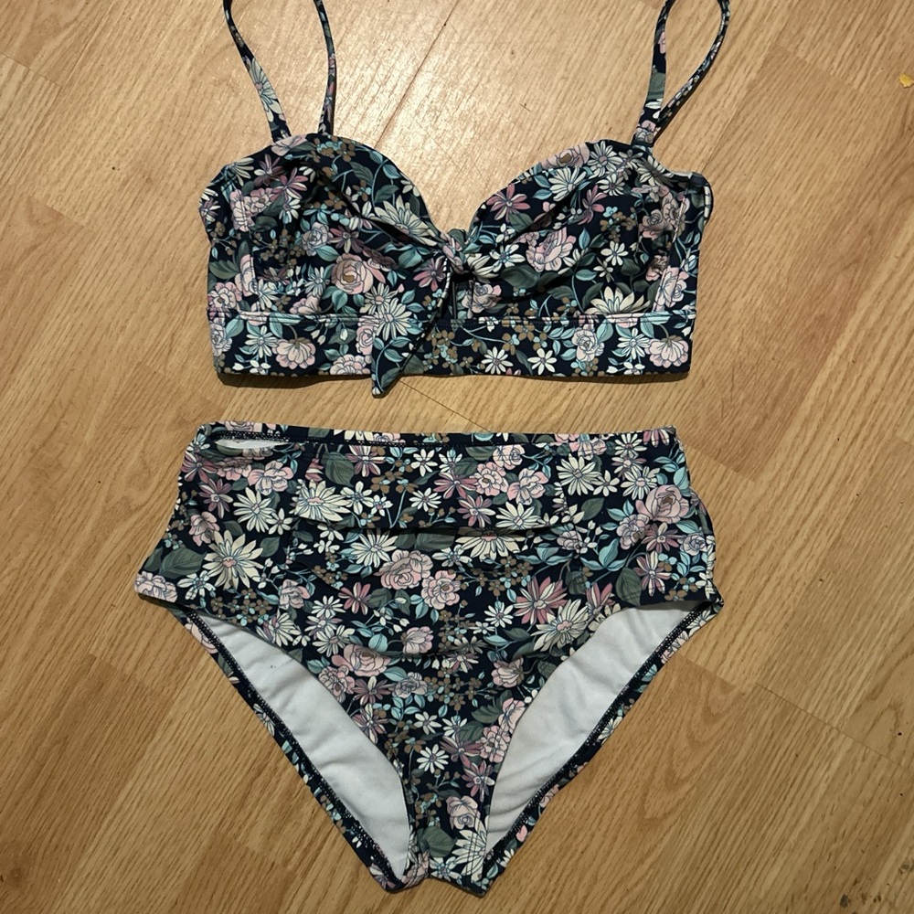 Kona Sol Floral bikini/high waisted bikini bottoms size small removable straps